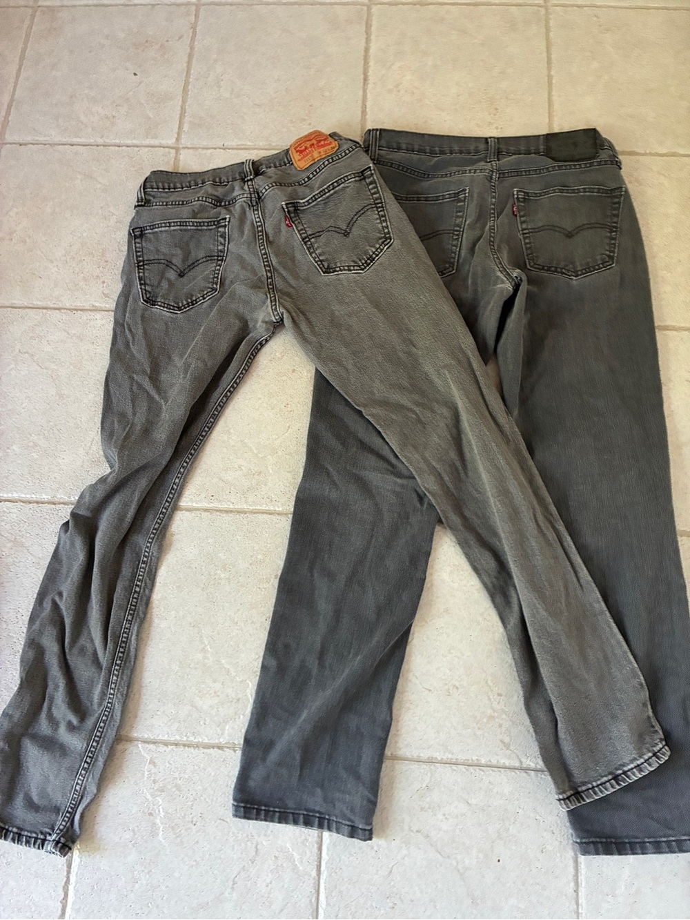 Lot of 2 pairs Levi's Men's Gray black Skinny Jeans Faded used distressed